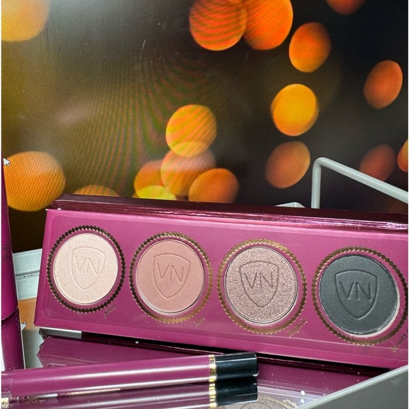 Vegas Nay - 3pc Eye Set - Eye Quad, Mascara and Eyeliner - BNIB - Picture 2 of 4